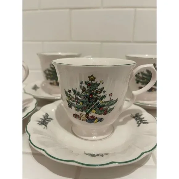 Vintage Nikko Ceramics Christmastime Teacups (4) - Picture 3 of 9